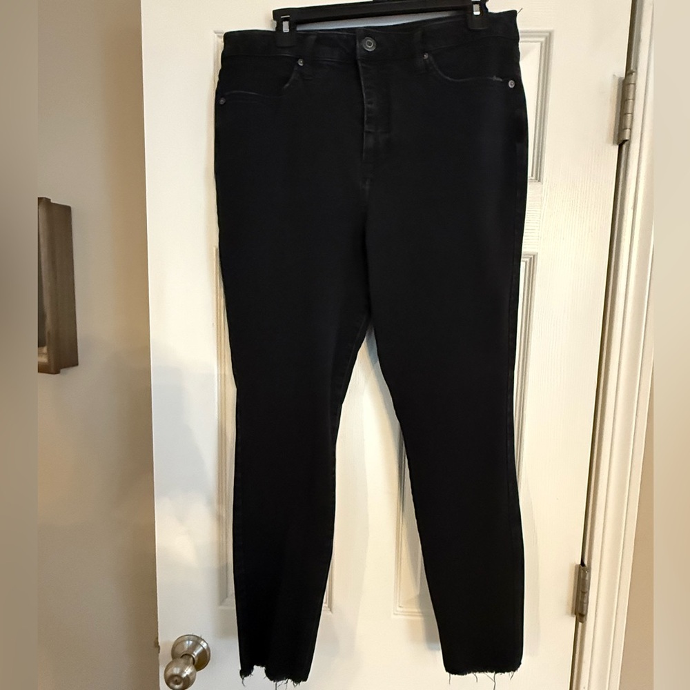Women's Black Skinny Jeans